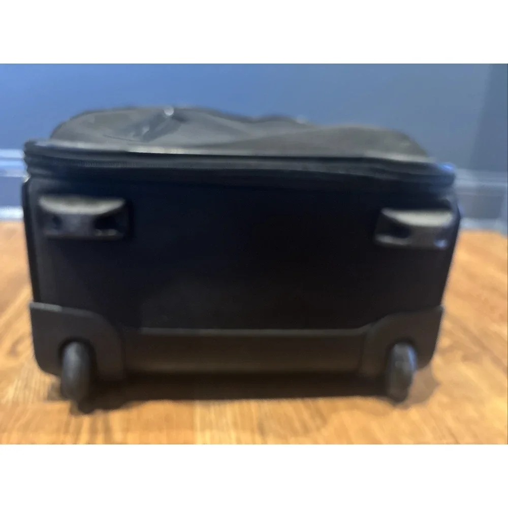Tumi 4820D Business Carry-On Black Bag Suitcase/Carry-on